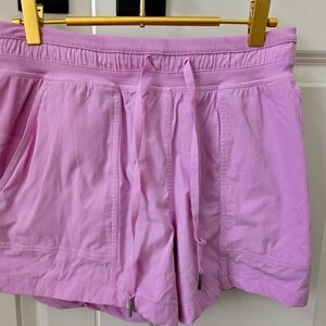 Lululemon Damce studio high-rise shorts Sz 6